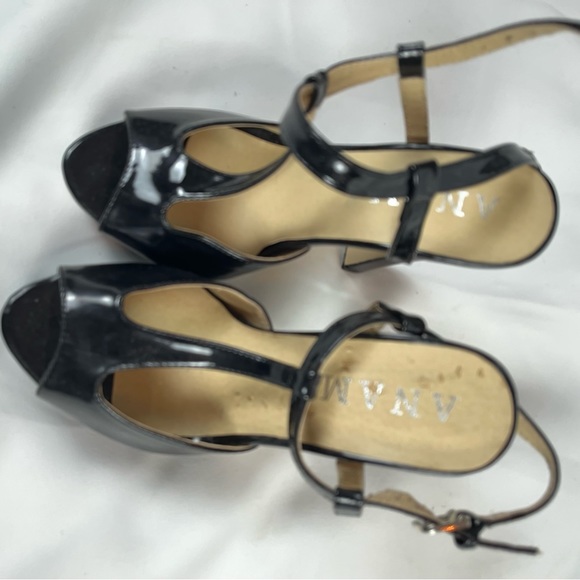 Anama black patent leather heels. Size 8 - Picture 3 of 3